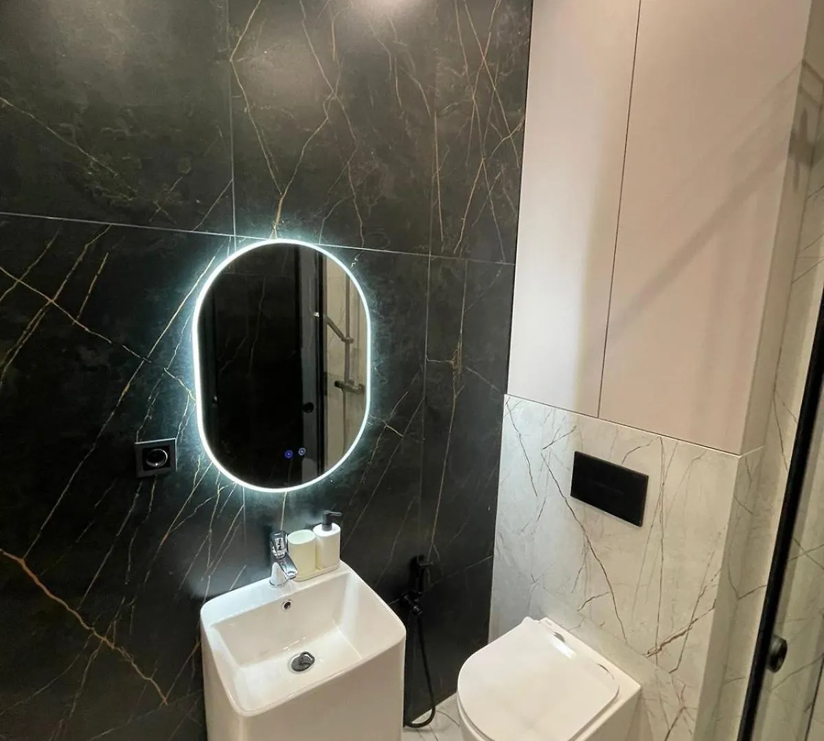 Comfort City - Lux Apartment Almaty 0*,